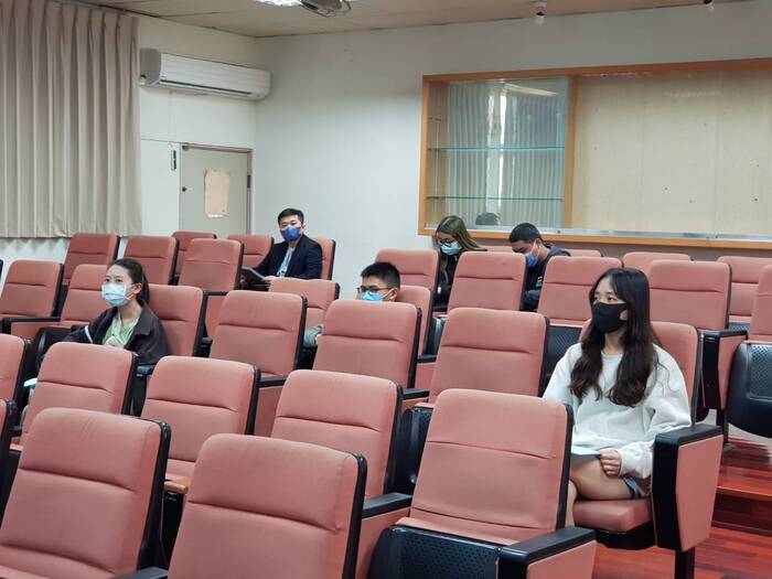 Lectures on studying abroad in the United States and CanadaImage