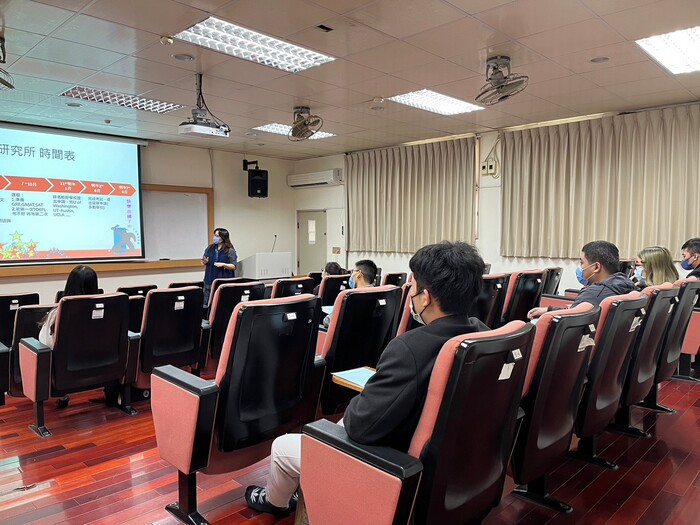 Lectures on studying abroad in the United States and CanadaImage