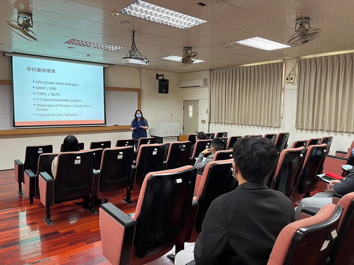 Lectures on studying abroad in the United States and CanadaImage