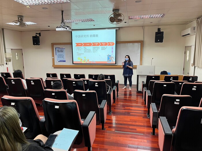 Lectures on studying abroad in the United States and CanadaImage