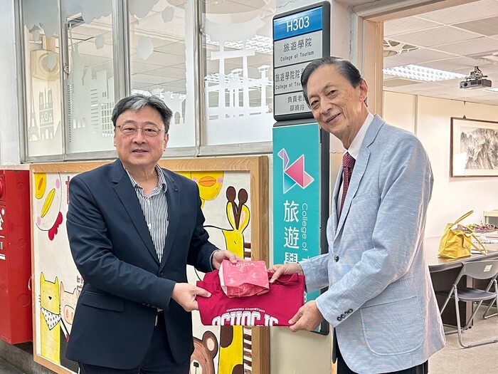 日本「沖繩基督大學」上地惠龍副校長參訪圖片