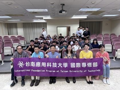 「國際專修部」新生定向輔導活動 - 研究發展處國際暨兩岸事務中心